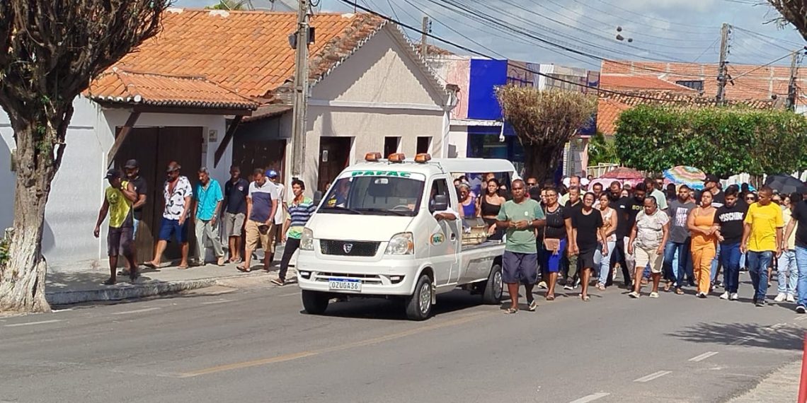 Corpo do motorista de ônibus envolvido em acidente na BR 116 é sepultado em Queimadas