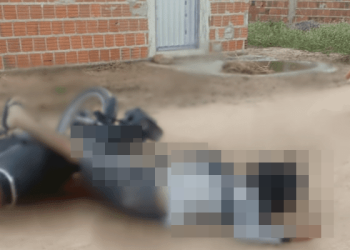 Homem é assassinado em via pública enquanto pilotava moto