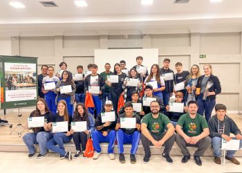 Cresol leva cooperativismo para a escola e beneficia 32 mil crianças e jovens