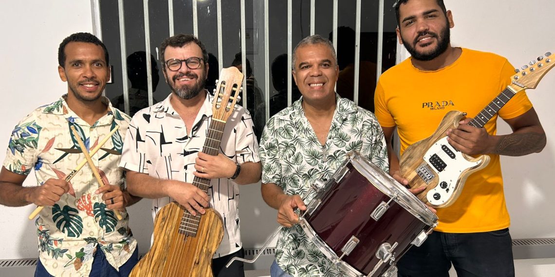 Coiteenses levam a primeira guitarra baiana de sisal para o Carnaval de Salvador