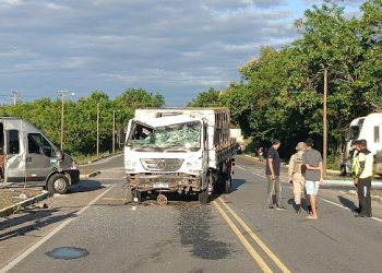 Morre sexta vítima do acidente envolvendo caminhão e van na BR 324