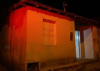 Homem é encontrado morto a golpe de faca; suspeito foi preso horas depois