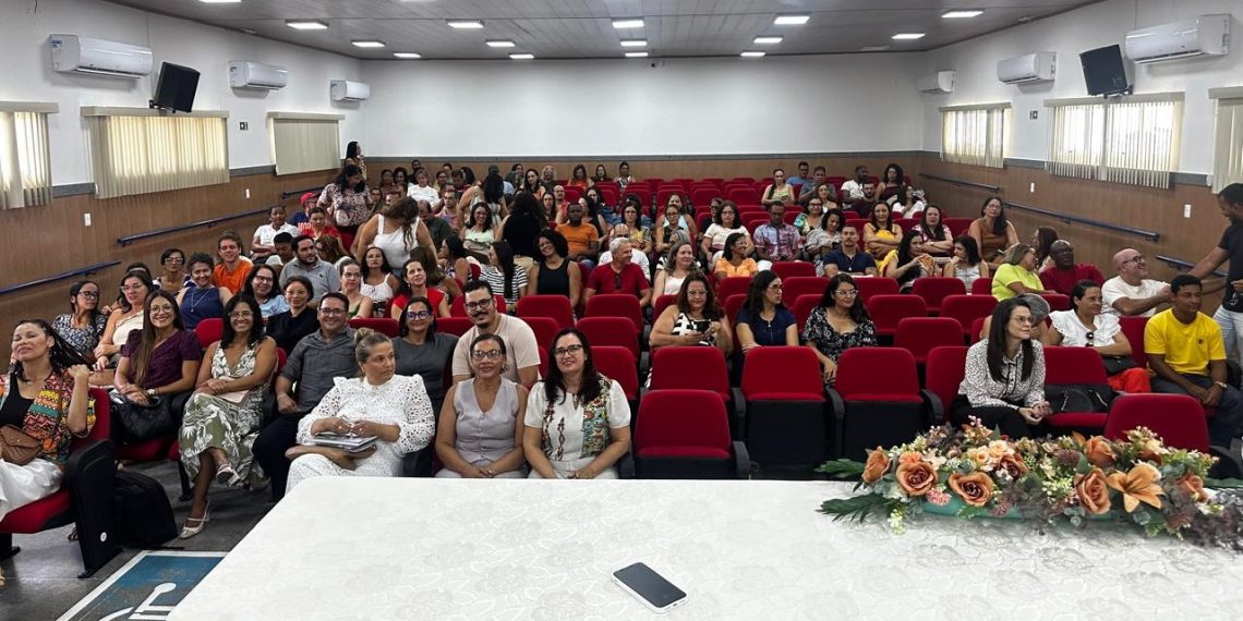 Jornada Pedagógica: profissionais da educação da rede estadual lotados em Coité se reúnem no Colégio Olgarina neste primeiro dia