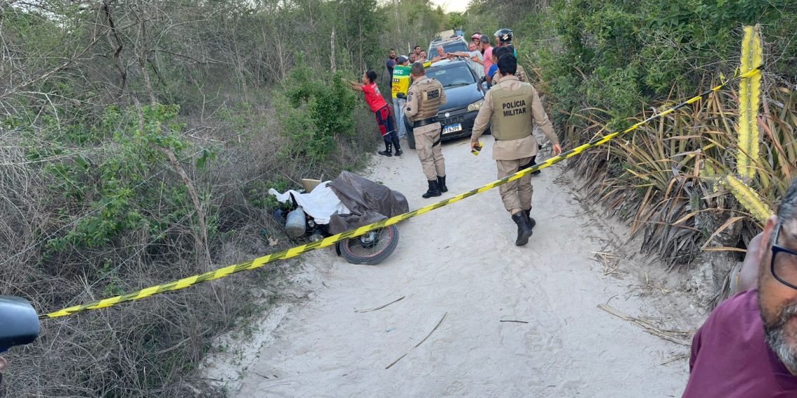 Ajudante de pedreiro é morto a tiros enquanto pilotava uma motocicleta em estrada vicinal de Coité