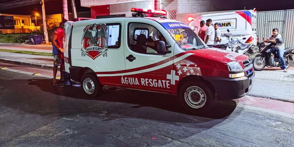 Jovem tem dois dedos do pé amputados em acidente envolvendo carro e moto