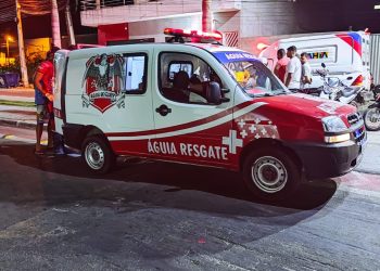 Jovem tem dois dedos do pé amputados em acidente envolvendo carro e moto