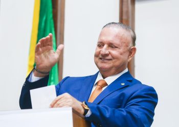 Adolfo Menezes é reeleito presidente da ALBA com mais de 96% dos votos