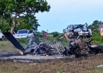 Avião de pequeno porte cai na zona rural de Prado, no extremo sul do estado