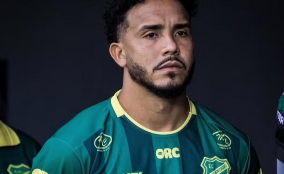 Atacante de clube paulista sofre infarto no alojamento e morre aos 26 anos