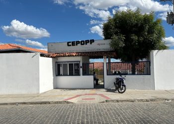 Jornada Pedagógica: profissionais da educação da rede estadual lotados em Coité se reúnem no Colégio Olgarina neste primeiro dia