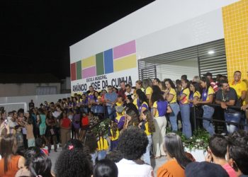 Valente – População de Valilândia comemora reinauguração da primeira escola da comunidade