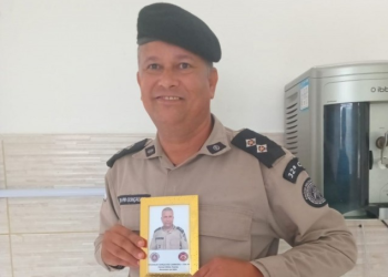 Tenente da PM morre após colidir moto com carro