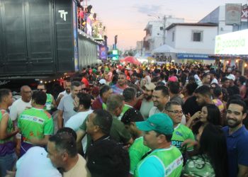 Nova Fátima II – Prefeitura realiza o tradicional CarnaRua e seis deputados marcam presença