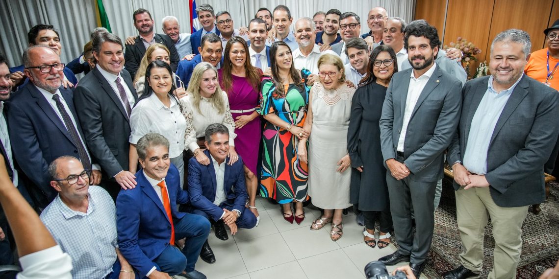 Parlamentares prestam homenagem e dão as boas-vindas a Ivana Bastos na presidência da ALBA