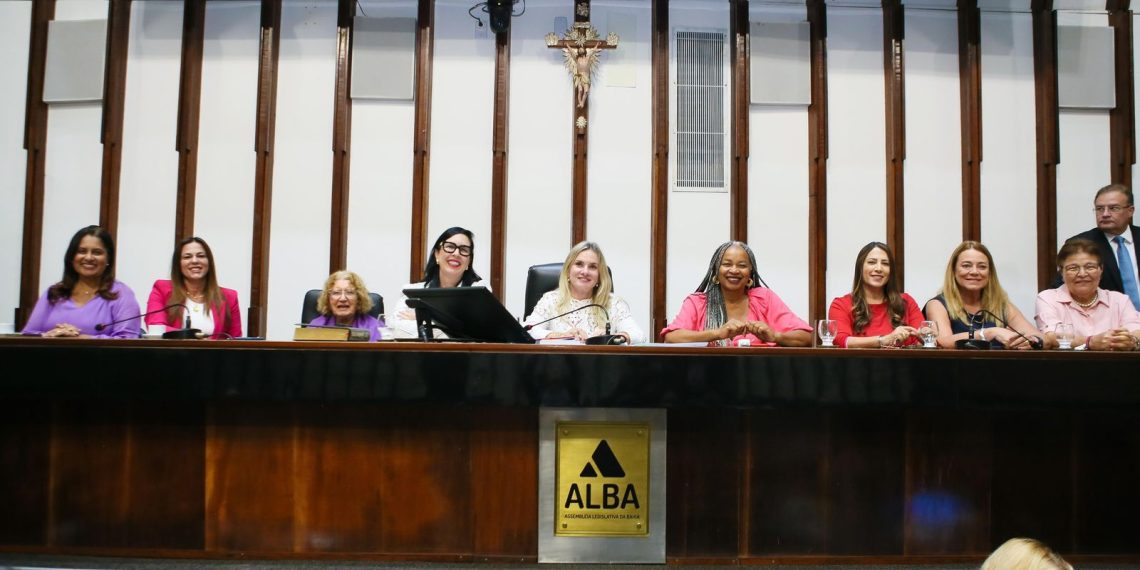 Em sessão histórica, ALBA aprova exclusivamente Projetos de Lei de autoria da bancada feminina