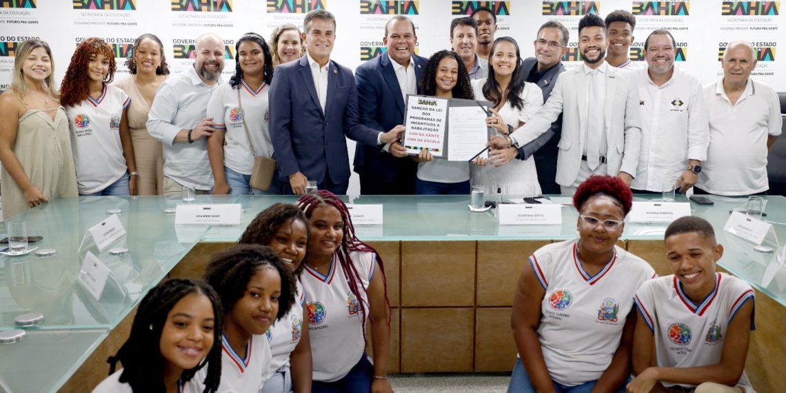 Governo do Estado sanciona programas que garantem acesso gratuito à Carteira de Habilitação para população de baixa renda