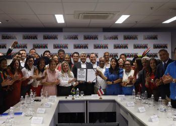 Governador sanciona lei que garante reajuste salarial para professores da rede estadual
