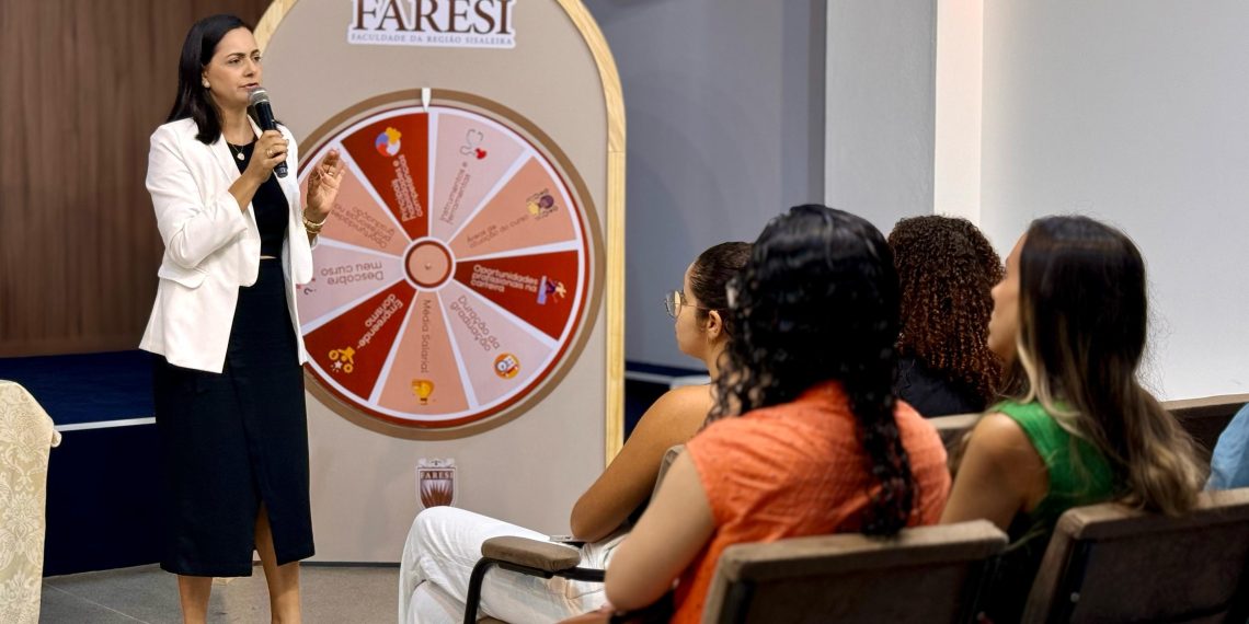 Saúde Bucal na Saúde da Mulher foi tema de palestra na FARESI