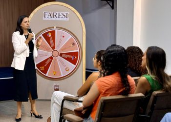 Saúde Bucal na Saúde da Mulher foi tema de palestra na FARESI