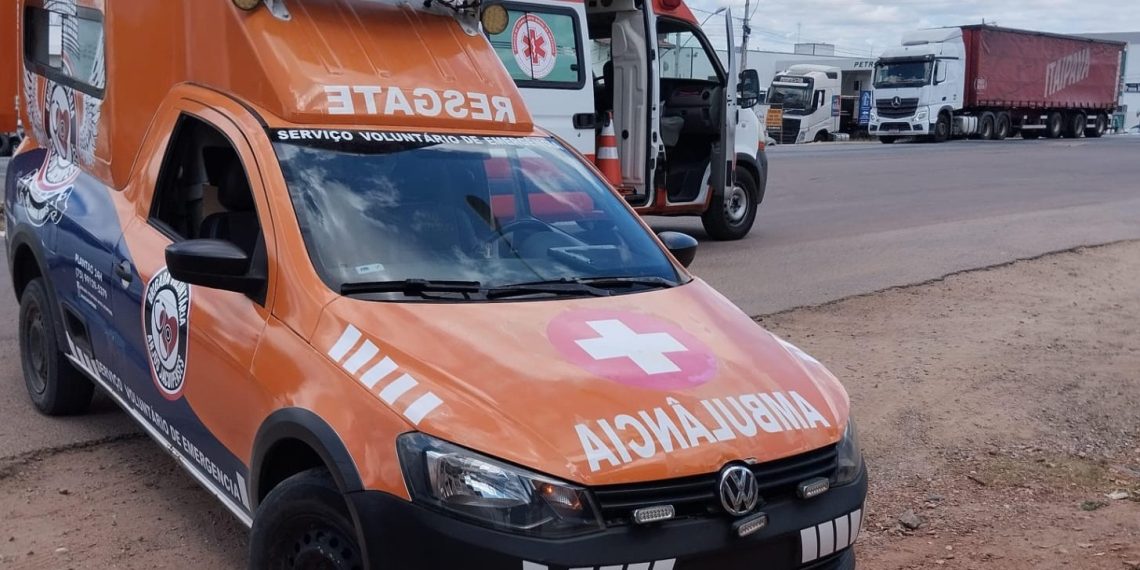 Homem fica gravemente ferido após colidir moto em cerca de arame