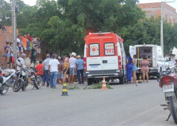 Homem morre após colidir moto no fundo de caminhonete do próprio cunhado