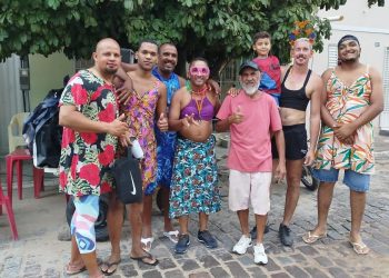 Bloco ‘Carroça Elétrica’ faz a festa pelas ruas de Queimadas