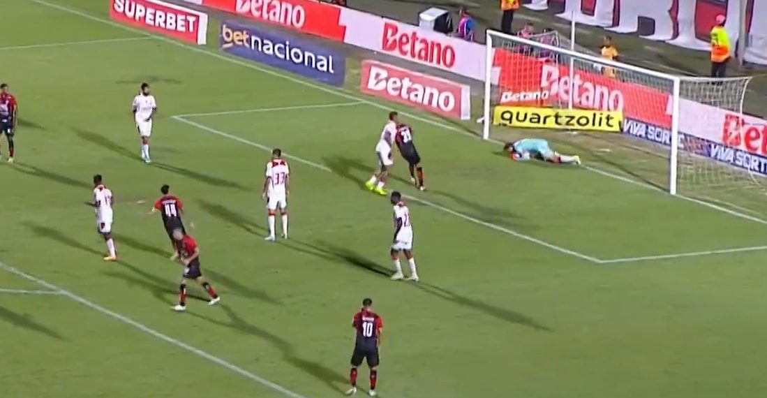 Náutico quebra invencibilidade do Vitória e se classifica na Copa do Brasil