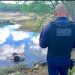 Carro capota e cai em represa às margens da BA-120