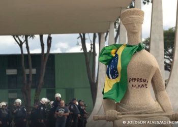Moraes vota para condenar mulher que pichou “Perdeu, mané” no STF