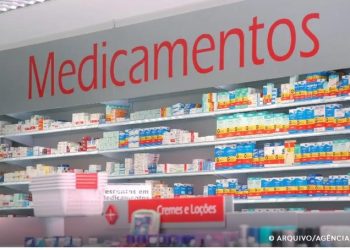 Entidades criticam permissão para farmacêutico prescrever medicamento