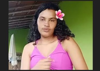 Estudante é morta a tiros em frente de escola