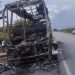 Ônibus é destruído pelo fogo na BR-324 próximo ao distrito Itatiaia