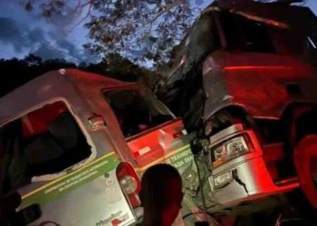 Colisão entre van e caminhão deixa mortos e feridos na Chapada Diamantina