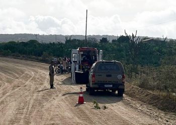 Homem é achado morto ao lado de moto em estrada vicinal