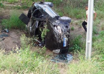 Dois professores de Coité e Valente sofrem acidente na BA 383, trecho de Nordestina