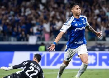 Brasileirão: Cruzeiro domina jogo e vence Bahia por 3 a 0 no Mineirão