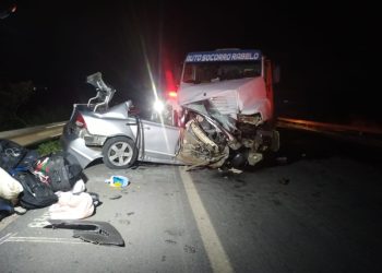 MG – Quatro pessoas morrem em batida entre carro e caminhão guincho na BR-365; veículo de passeio saiu de SP para Pintadas-BA