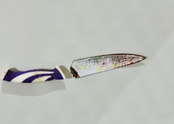 Homem morre após ser esfaqueado no pescoço; adolescente de 15 anos é apontado como suspeito