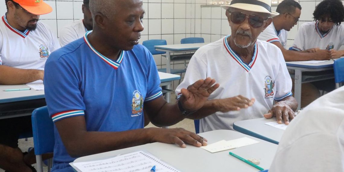 Número de jovens e adultos que voltaram a frequentar a sala de aula aumenta 8% na Bahia