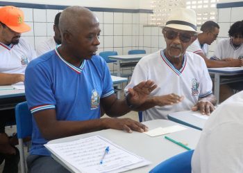 Número de jovens e adultos que voltaram a frequentar a sala de aula aumenta 8% na Bahia