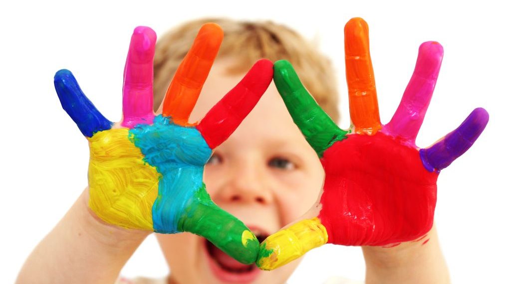 Abril Azul – Dr Maike Araújo reforça importância do diagnóstico precoce no mês da conscientização do Autismo