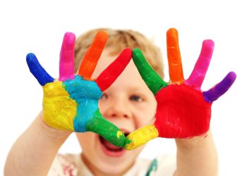 Abril Azul – Dr Maike Araújo reforça importância do diagnóstico precoce no mês da conscientização do Autismo