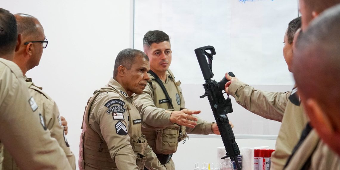 16º BPM/Serrinha capacita policiais militares para operar fuzil israelense Arad 5.56.