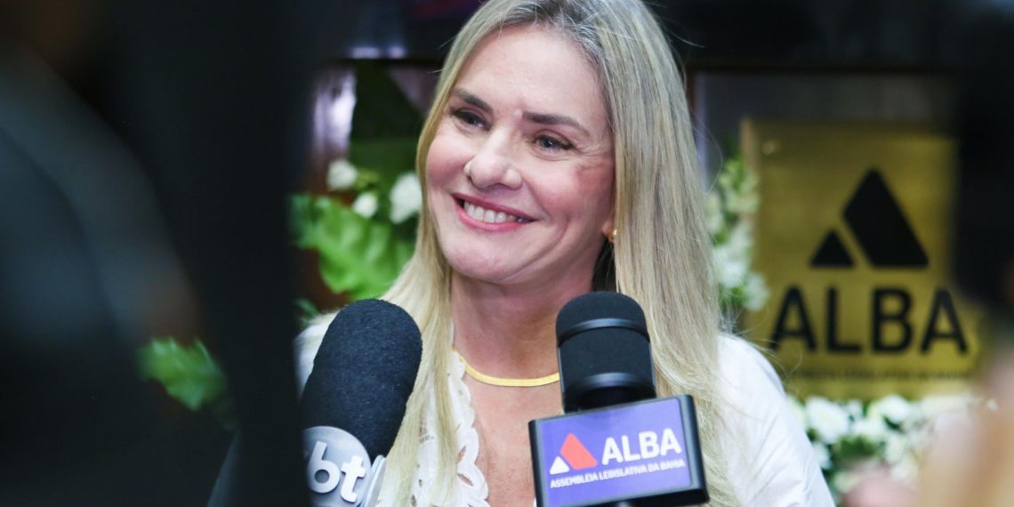 Ivana Bastos defende o direito à informação nos 80 anos do Sinjorba
