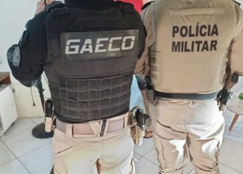 Policiais são presos por obstruir investigação sobre milícias e ameaçar testemunha em Santaluz