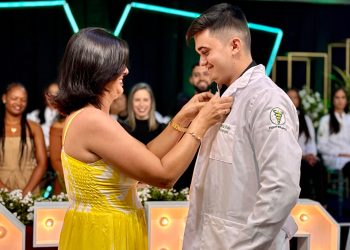 FARESI realiza cerimônia do jaleco para alunos de Fisioterapia