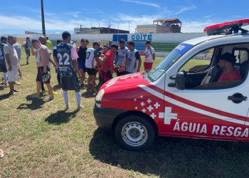 Ex-jogador da Seleção Coiteense é socorrido pelo Águia Resgate durante jogo-treino no Estádio Vandão