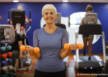 Musculação protege cérebro de idosos contra demência, diz estudo