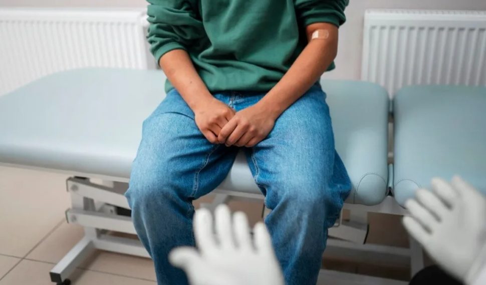 Morte do ex-jogador Leandro Domingues acende alerta para o câncer de testículo