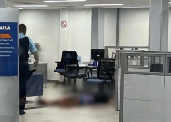 Homem é baleado por segurança dentro de agência da Caixa